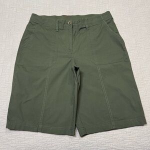 Chico's Casual Fly Front Bermuda Shorts in Olive Women's Size 0.5 (6-S)